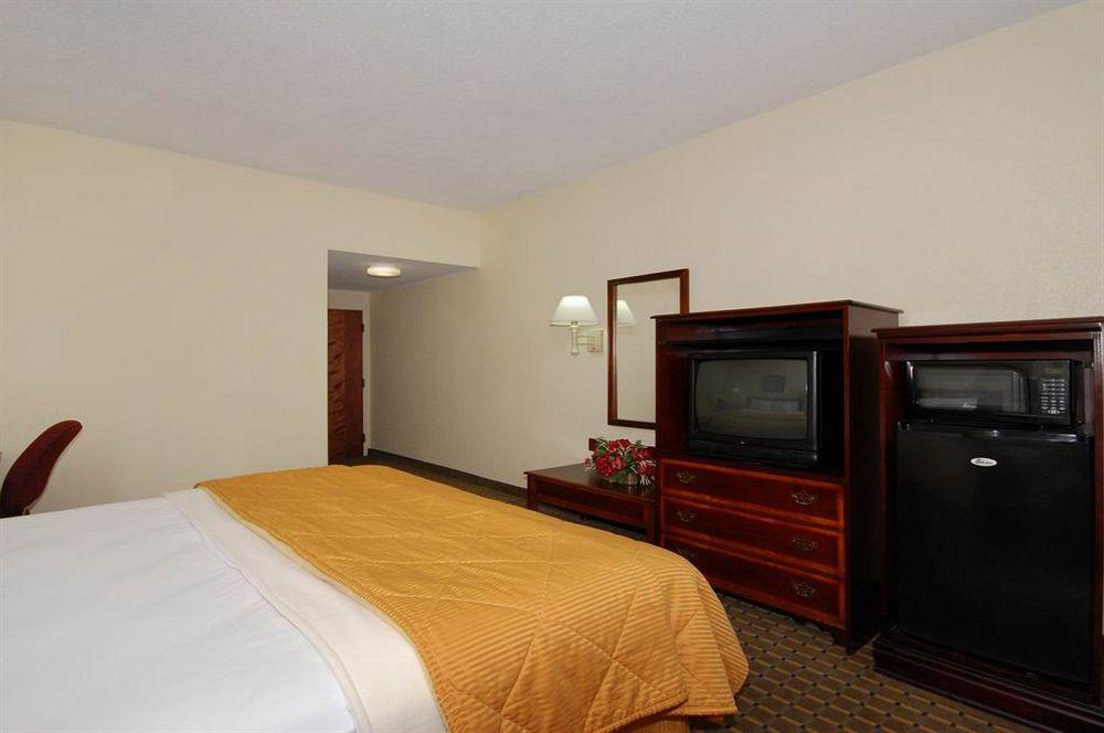 Red Roof Inn & Suites Newnan Extérieur photo