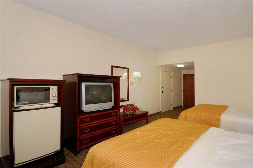 Red Roof Inn & Suites Newnan Extérieur photo