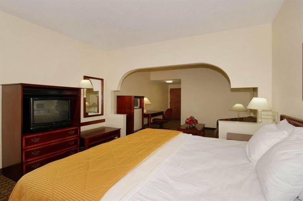 Red Roof Inn & Suites Newnan Extérieur photo